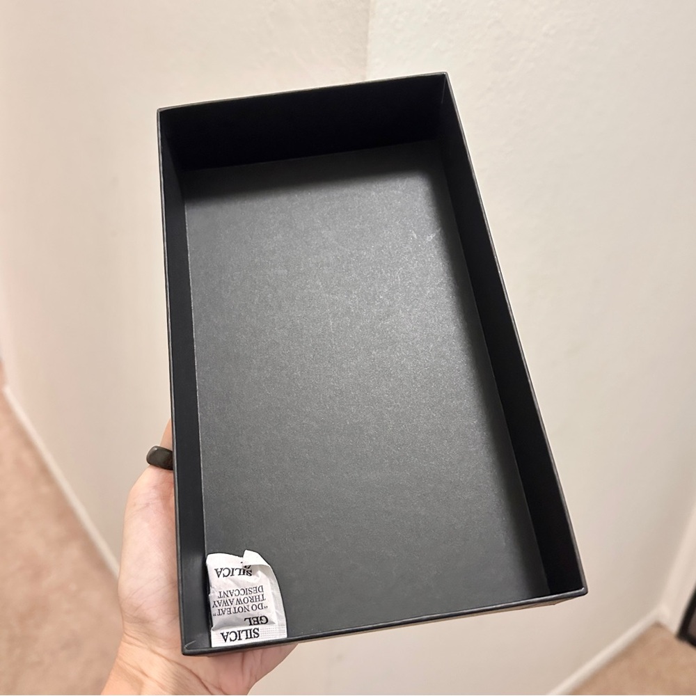 Kate Spade New York Gift Box – Green & Black – Brand New Condition - Picture 7 of 10